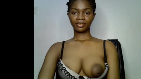 Snapshot of assy_ebony chatting on 05.02.26 Lily online show from 05.02.26
