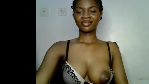 Snapshot of assy_ebony chatting on 05.02.26 Lily online show from 05.02.26