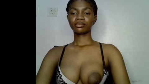 Snapshot of assy_ebony chatting on 05.06.26 Lily online show from 05.06.26