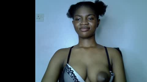 Snapshot of assy_ebony chatting on 05.13.26 Lily online show from 05.13.26