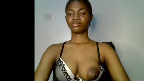 Snapshot of assy_ebony chatting on 05.19.26 Lily online show from 05.19.26