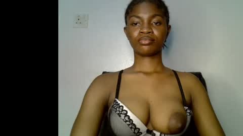 Snapshot of assy_ebony chatting on 05.20.26 Lily online show from 05.20.26