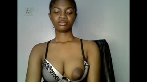 Snapshot of assy_ebony chatting on 05.23.26 Lily online show from 05.23.26