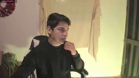 Snapshot of asta_kuro chatting on 12.15.25 Asta Kuno online show from 12.15.25