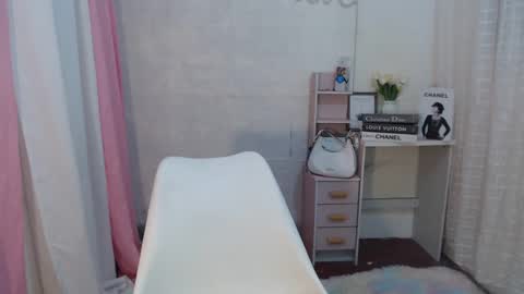 Anna online show from 02.14.25