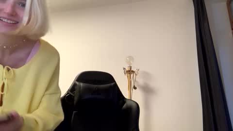 Snapshot of asya_new chatting on 09.23.25 asya_new online show from 09.23.25