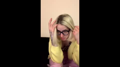 Snapshot of asya_new chatting on 10.19.25 asya_new online show from 10.19.25