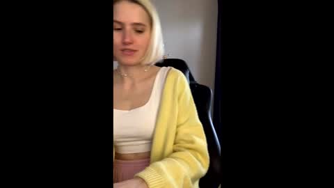 Snapshot of asya_new chatting on 10.28.25 asya_new online show from 10.28.25