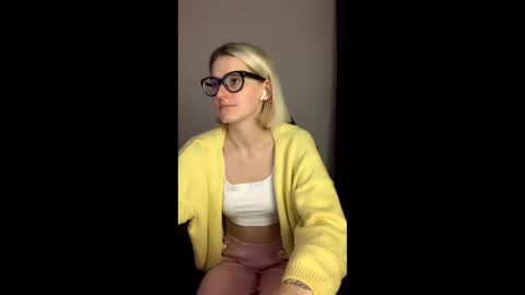 Snapshot of asya_new chatting on 11.04.25 asya_new online show from 11.04.25