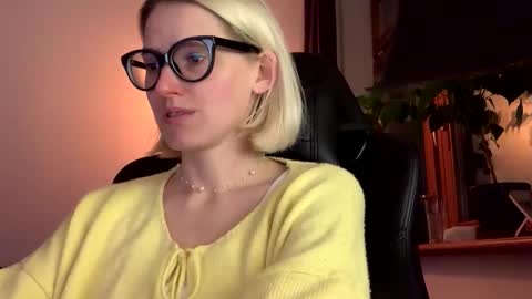 Snapshot of asya_new chatting on 11.08.25 asya_new online show from 11.08.25