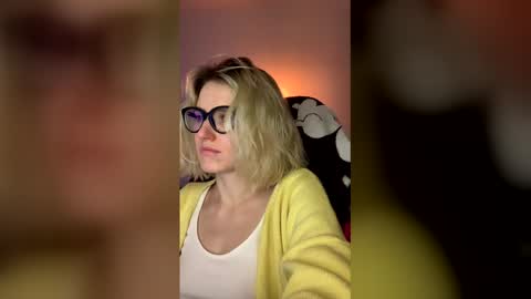 Snapshot of asya_new chatting on 12.16.25 asya_new online show from 12.16.25