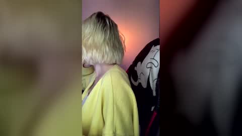 Snapshot of asya_new chatting on 12.17.25 asya_new online show from 12.17.25