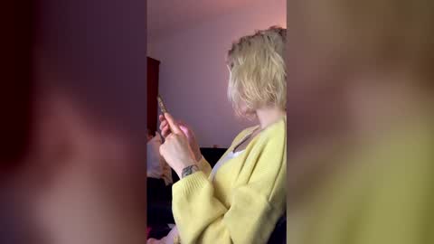 Snapshot of asya_new chatting on 12.22.25 asya_new online show from 12.22.25