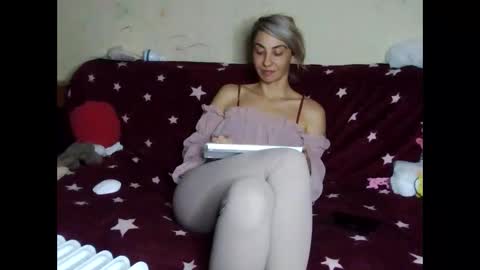 Snapshot of asyalu chatting on 01.05.25 AsyaLu online show from 01.05.25