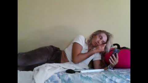 Snapshot of asyalu chatting on 09.19.25 AsyaLu online show from 09.19.25