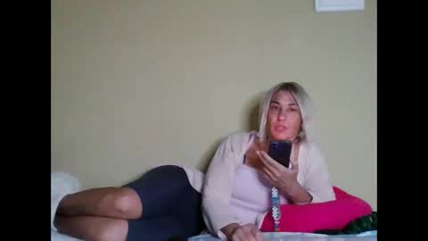 Snapshot of asyalu chatting on 09.30.25 AsyaLu online show from 09.30.25