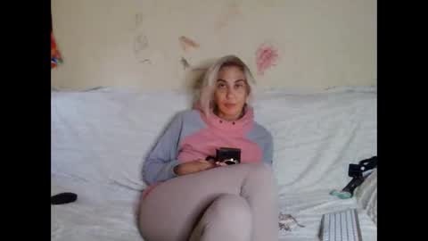 Snapshot of asyalu chatting on 10.16.25 AsyaLu online show from 10.16.25