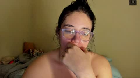 Snapshot of atenas__05 chatting on 07.15.26 atenas online show from 07.15.26