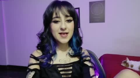 Snapshot of atenea_dragon__ chatting on 04.13.26 Atenea online show from 04.13.26