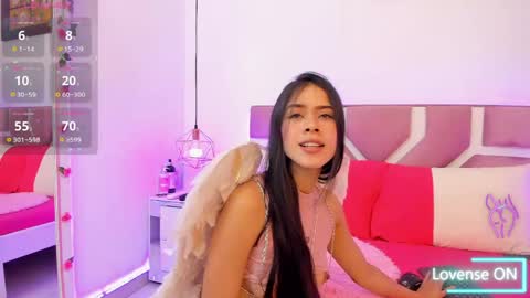 Snapshot of atenea_kros chatting on 04.19.26 Atenea online show from 04.19.26