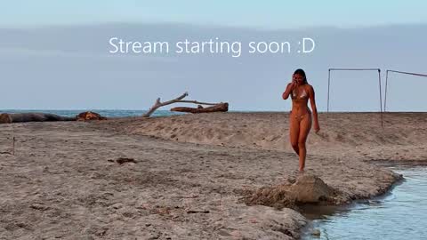 Snapshot of athena_makri05 chatting on 12.04.25 ATENEA MAKRI online show from 12.04.25