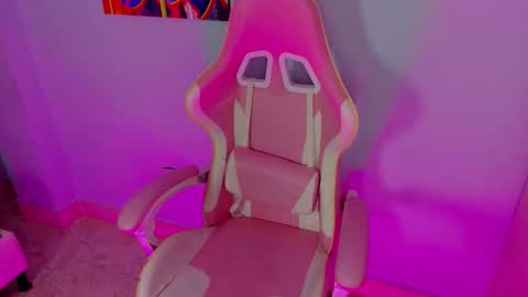 Snapshot of athenea__fox chatting on 10.05.25 athenea__fox online show from 10.05.25