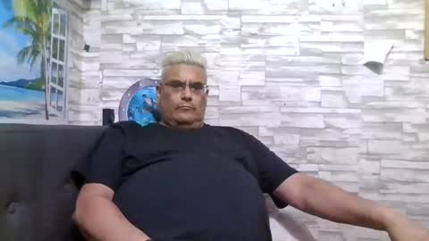 Snapshot of atr2424293280 chatting on 11.29.25 A online show from 11.29.25