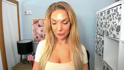 Snapshot of aullorasensual chatting on 12.07.24 AulloraSensual online show from 12.07.24