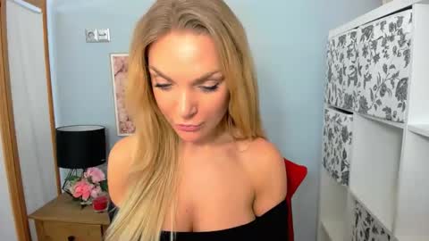 Snapshot of aullorasensual chatting on 12.16.24 AulloraSensual online show from 12.16.24