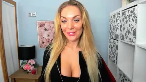 Snapshot of aullorasensual chatting on 12.18.24 AulloraSensual online show from 12.18.24