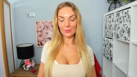 Snapshot of aullorasensual chatting on 02.09.25 AulloraSensual online show from 02.09.25