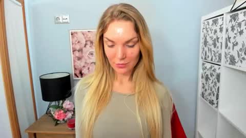 Snapshot of aullorasensual chatting on 02.16.25 AulloraSensual online show from 02.16.25