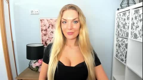 Snapshot of aullorasensual chatting on 02.28.25 AulloraSensual online show from 02.28.25