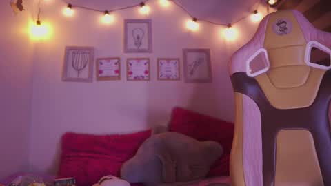 Snapshot of aura_rouss chatting on 11.14.25 aura_rouss online show from 11.14.25