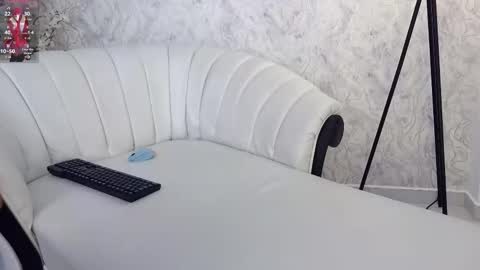 Aura sanders online show from 11.24.25