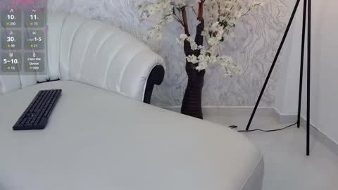 Aura sanders online show from 12.05.25