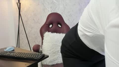 Aura sanders online show from 03.20.26