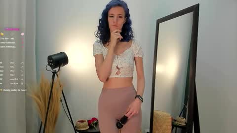 Snapshot of auralana chatting on 10.04.25 Lana online show from 10.04.25