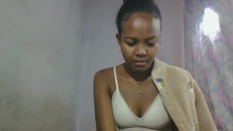 Snapshot of aurelie08 chatting on 05.20.26 aurelie08 online show from 05.20.26
