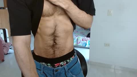 Snapshot of aureliv1 chatting on 11.29.25 Aureliano online show from 11.29.25