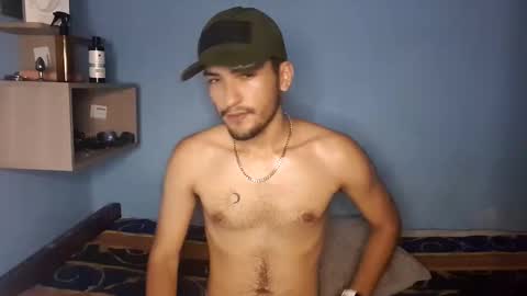Snapshot of auron_merrow chatting on 11.27.25 auron_merrow online show from 11.27.25