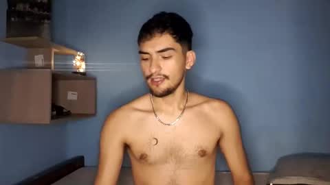 Snapshot of auron_merrow chatting on 12.05.25 auron_merrow online show from 12.05.25