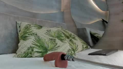 aurora_cruz online show from 04.18.26