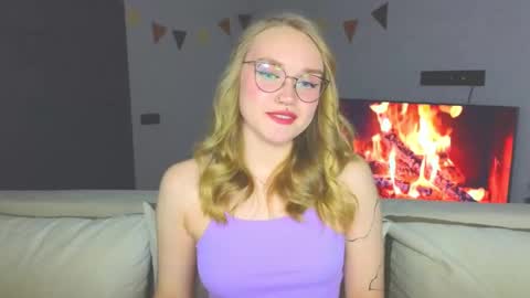 Snapshot of aurora_golden chatting on 12.09.24 Kate online show from 12.09.24