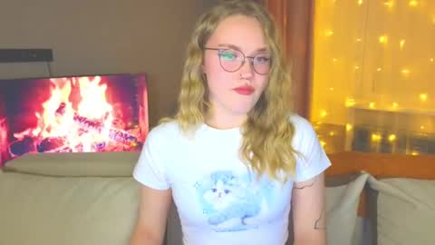 Snapshot of aurora_golden chatting on 12.12.24 Kate online show from 12.12.24