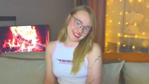 Snapshot of aurora_golden chatting on 12.21.24 Kate online show from 12.21.24