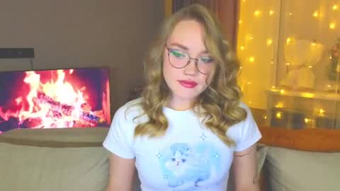 Snapshot of aurora_golden chatting on 12.28.24 Kate online show from 12.28.24