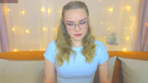 Snapshot of aurora_golden chatting on 02.25.25 Kate online show from 02.25.25