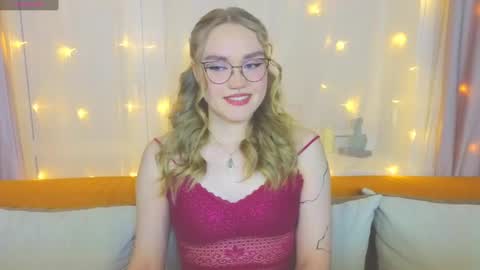 Snapshot of aurora_golden chatting on 03.04.25 Kate online show from 03.04.25