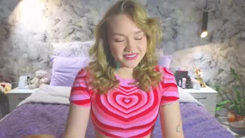 Snapshot of aurora_golden chatting on 11.20.25 Kate online show from 11.20.25